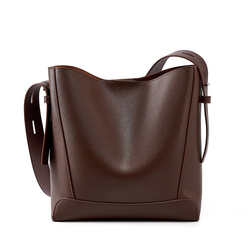 Bolsa de Ombro em Couro - Modelo casual - Feminina - FemmeBelle