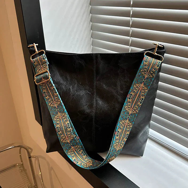 Bolsa Tiracolo de Couro Carmesim Feminina - FemmeBelle