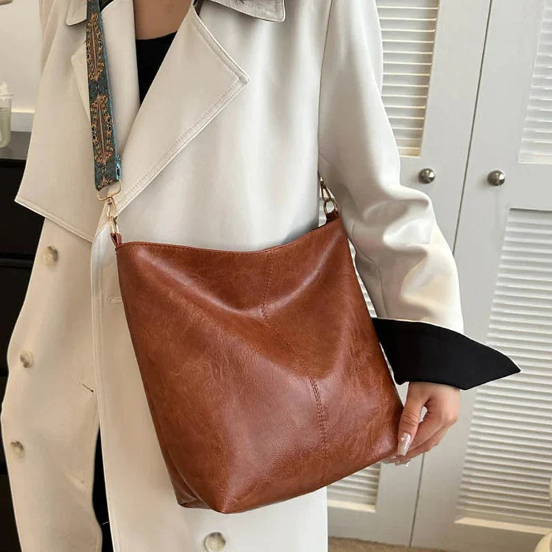 Bolsa Tiracolo de Couro Carmesim Feminina - FemmeBelle
