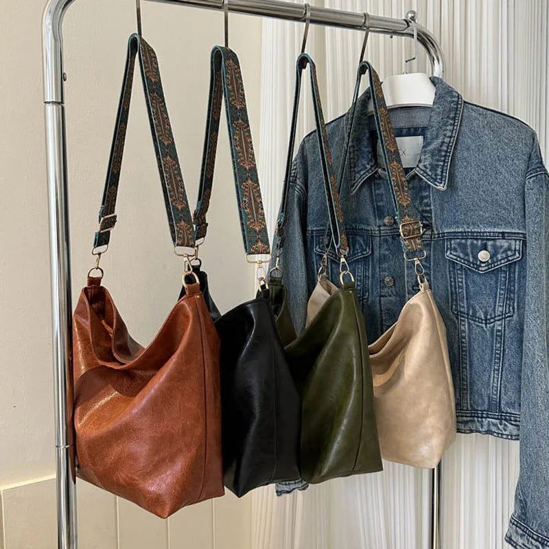 Bolsa Tiracolo de Couro Carmesim Feminina - FemmeBelle
