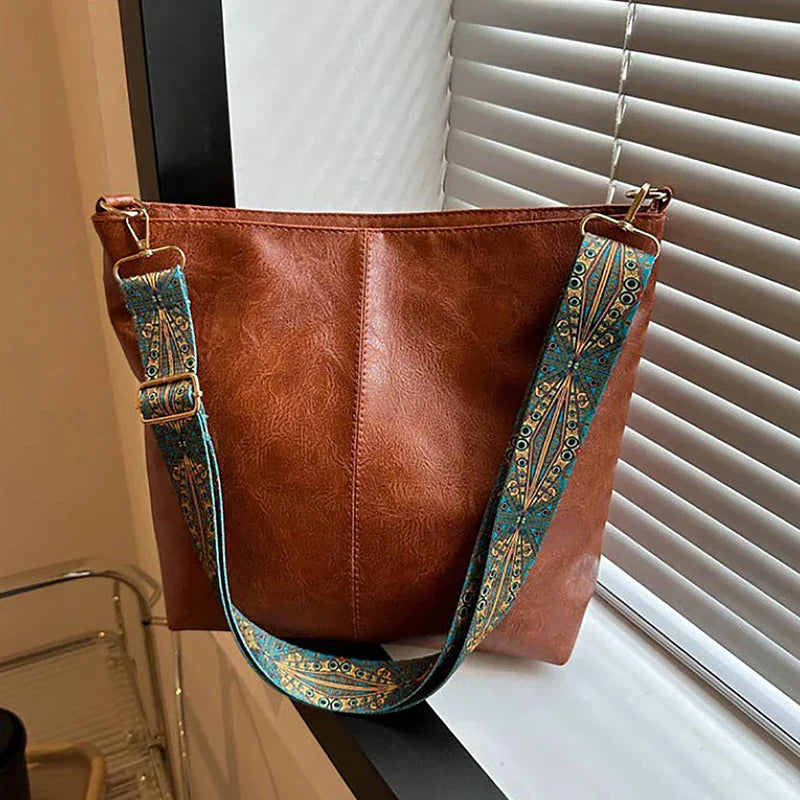 Bolsa Tiracolo de Couro Carmesim Feminina - FemmeBelle