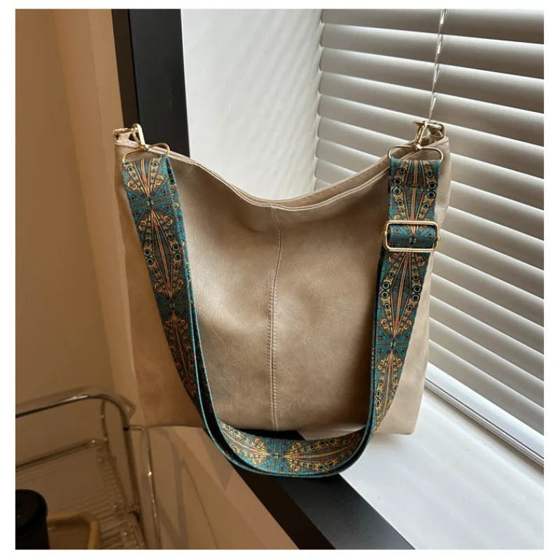 Bolsa Tiracolo de Couro Carmesim Feminina - FemmeBelle